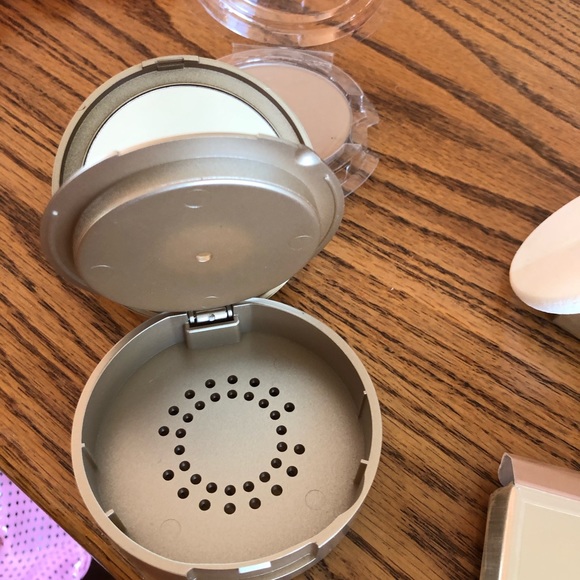 Stila illuminating powder foundation - Picture 5 of 11